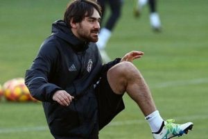 Veli Kavlak 'futbolu bıraktı' iddialarına cevap verdi