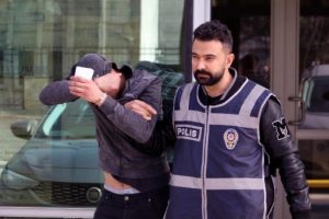 Evlere balkondan girip hırsızlık yapan ş&uuml;pheli tutuklandı