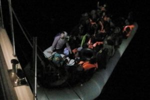 İzmir'de 49 ka&ccedil;ak g&ouml;&ccedil;men yakalandı