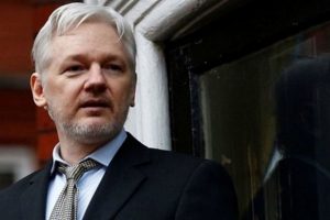 Wikileaks'in kurucusu Assange'ın interneti kesildi