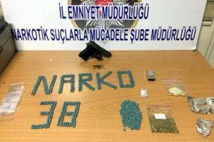 Kayseri'de uyuşturucu operasyonu: 2 kişi g&ouml;zaltına alındı