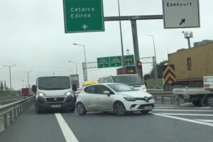 Uyanık s&uuml;r&uuml;c&uuml;lerin tersine yolcuğu kamerada