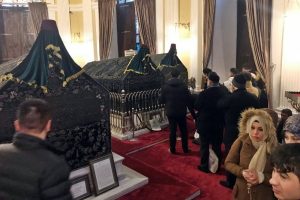 Abd&uuml;lhamid Han t&uuml;rbesine ziyaret&ccedil;i akını