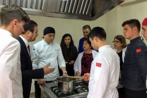 Bursa Araştırmaları Merkezi'nden uygulamalı 'yemek' semineri