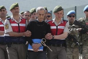 Akın &Ouml;zt&uuml;rk'ten 4 kez emekli maaşı talebi!