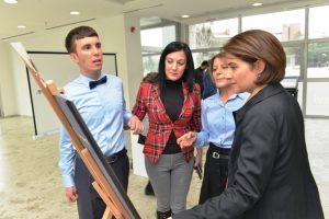 Otizmli Mert'in ilk sergisi Bursa Nil&uuml;fer'de