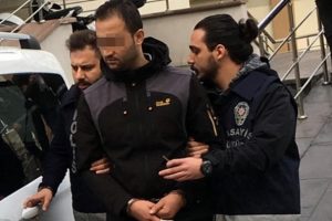 Evde karısıyla yakaladığı g&uuml;venlik&ccedil;iyi &ouml;ld&uuml;rd&uuml;! İşte istenen ceza...