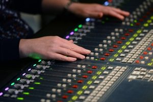 D&uuml;nyanın en yaşlı radyo sunucusu yaşamını yitirdi