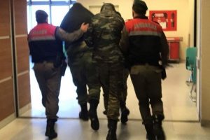 Sınırı ge&ccedil;en 2 Yunan askerin tutukluluğuna itiraza ret geldi