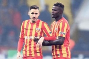 Kayserispor, 3 futbolcuyla s&ouml;zleşme yeniledi