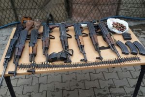 Şırnak'ta 1 kanas ve 7 adet kalaşnikof t&uuml;feği ele ge&ccedil;irildi