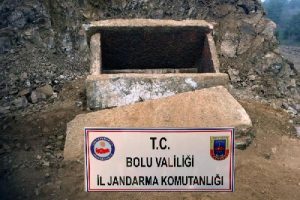 Bolu'da 2 bin yıllık lahit bulundu