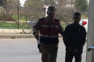 Mezarlığın &ccedil;itlerini &ccedil;alıp hurdacıya satmış!