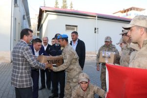Afrin'deki Mehmet&ccedil;iğe 300 powerbank