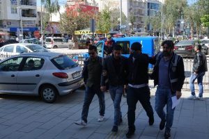 Oto hırsızları yakayı ele verdi!
