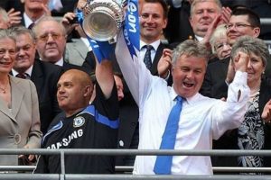 Ray Wilkins kalp krizi ge&ccedil;irdi