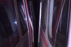 Başkent metrosunda kaza şoku! Seferler...