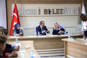 Başkanlık konutunu 5 &ccedil;ocuklu anneye verdi