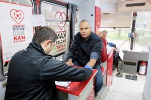 Bursa'da Mudanyalılar kan vermek i&ccedil;in yarıştı