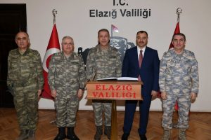 Orgeneral Akar birlikleri denetledi