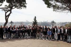 Fenerbah&ccedil;eli oyuncular y&ouml;neticilerle bir araya geldi