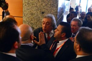Galatasaray Mali Genel Kurulu'nda b&uuml;y&uuml;k kavga!