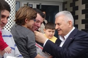 Yıldırım'dan &ouml;ld&uuml;r&uuml;len okul m&uuml;d&uuml;r&uuml;n&uuml;n ailesine ziyaret