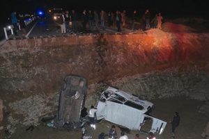 8 kişinin &ouml;ld&uuml;ğ&uuml; kazada 2 tutuklama