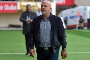 &Ccedil;avuşoğlu: Beşiktaş'ı bu kadar k&ouml;t&uuml; yakalamışken, 1 puan alabilirdik