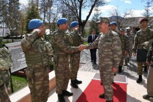 Komutanlar  birliklerde denetlemelerde bulundu