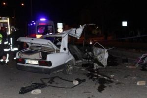 Takla atan otomobilde feci şekilde can verdi!