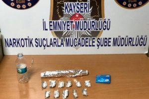 Kayseri'de uyuşturucu operasyonu: 2 kişi g&ouml;zaltına alındı