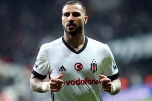 G&ouml;zler Quaresma'yı arıyor