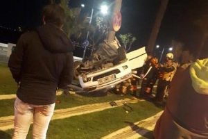 İzmir'de otomobil takla attı: 1 &ouml;l&uuml;, 3 yaralı