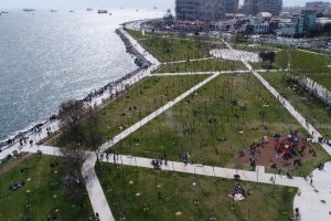 G&uuml;zel havayı g&ouml;ren İstanbullular dışarı akın etti