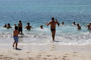 Alanya'da deniz sezonu a&ccedil;ıldı