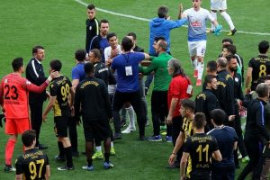 İstanbulspor-&Ccedil;aykur Rizespor ma&ccedil;ında gerginlik