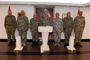Akar'dan ter&ouml;rle m&uuml;cadelede kararlılık mesajı