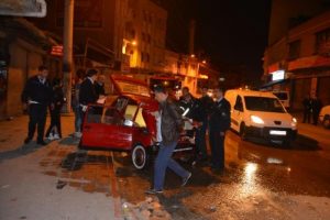 Otomobil kamyonete &ccedil;arptı: 1 yaralı