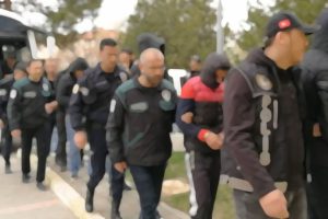 FET&Ouml;'den g&ouml;zaltına alınan 9 kişiye tutuklama