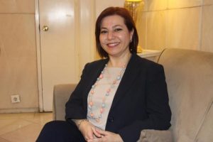 Kadınlar, tiyatrocuların sahneye &ccedil;ıkarılmadığı iddiasına tepki g&ouml;sterdi