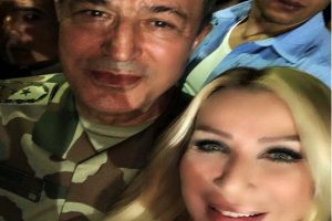 Seda Sayan ile Genelkurmay Başkanı Akar'dan sefie