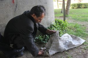 Adana'da taş toplayan adamın bahanesi şaşırttı