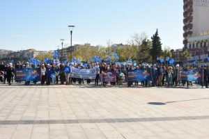Mavi balonlu 'Otizm Fardındalık G&uuml;n&uuml;' y&uuml;r&uuml;y&uuml;ş&uuml; ger&ccedil;ekleştirildi