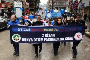 Otizm farkındalığı i&ccedil;in y&uuml;r&uuml;y&uuml;ş d&uuml;zenlendi