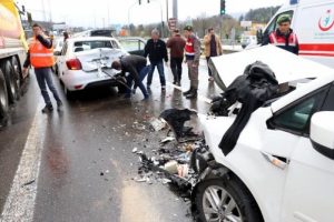 Bolu'da zincirleme kaza: 5 kişi yaralandı