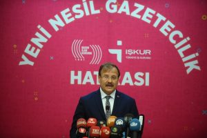 Başbakan Yardımcısı &Ccedil;avuşoğlu Bursa'da: "Basının omzundan tetik&ccedil;ilik yapanları..."