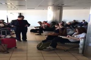 Atat&uuml;rk Havalimanı'nda sarıklı şahsa s&ouml;zl&uuml; saldırı