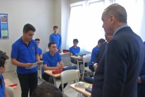 Cumhurbaşkanı Erdoğan &ouml;ğrencilerle bir araya geldi