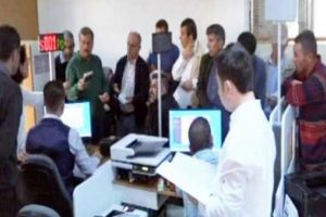 Pasaport ve ehliyette ilk g&uuml;n! Randevusuz gitmeyin uyarısı...